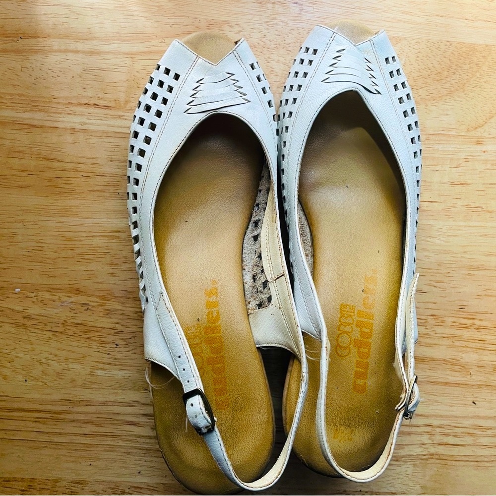 Women Vintage Cobbie Cuddlers Cream Leather Perforated sandals With Back Strap